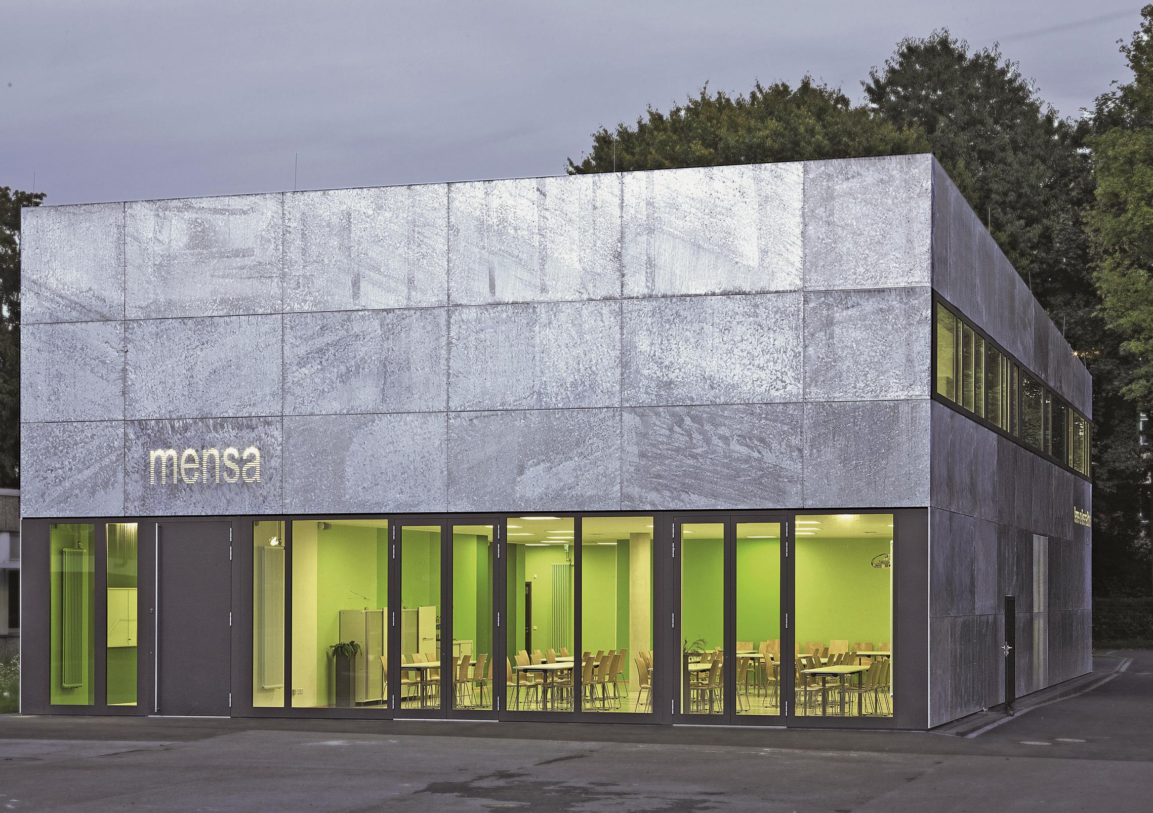 Feuerverzinkte Fassade Mensa Werner von Siemens Schule