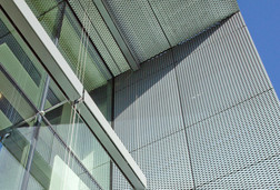 Oeconomicum der Universität Düsseldorf Feuerverzinkte Fassade aus Streckmetall Oeconomicum Düsseldorf